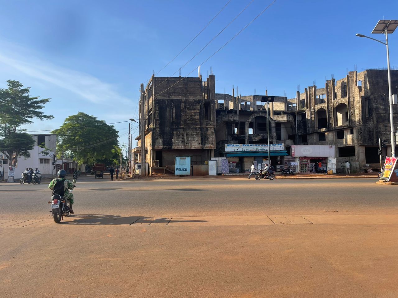 OFFRE FONCIÈRE DERRIÈRE L'ÉTABLISSEMENT HISTORIQUE DE OUIDAH ( Bertrand Dagnon ) - Vue 2