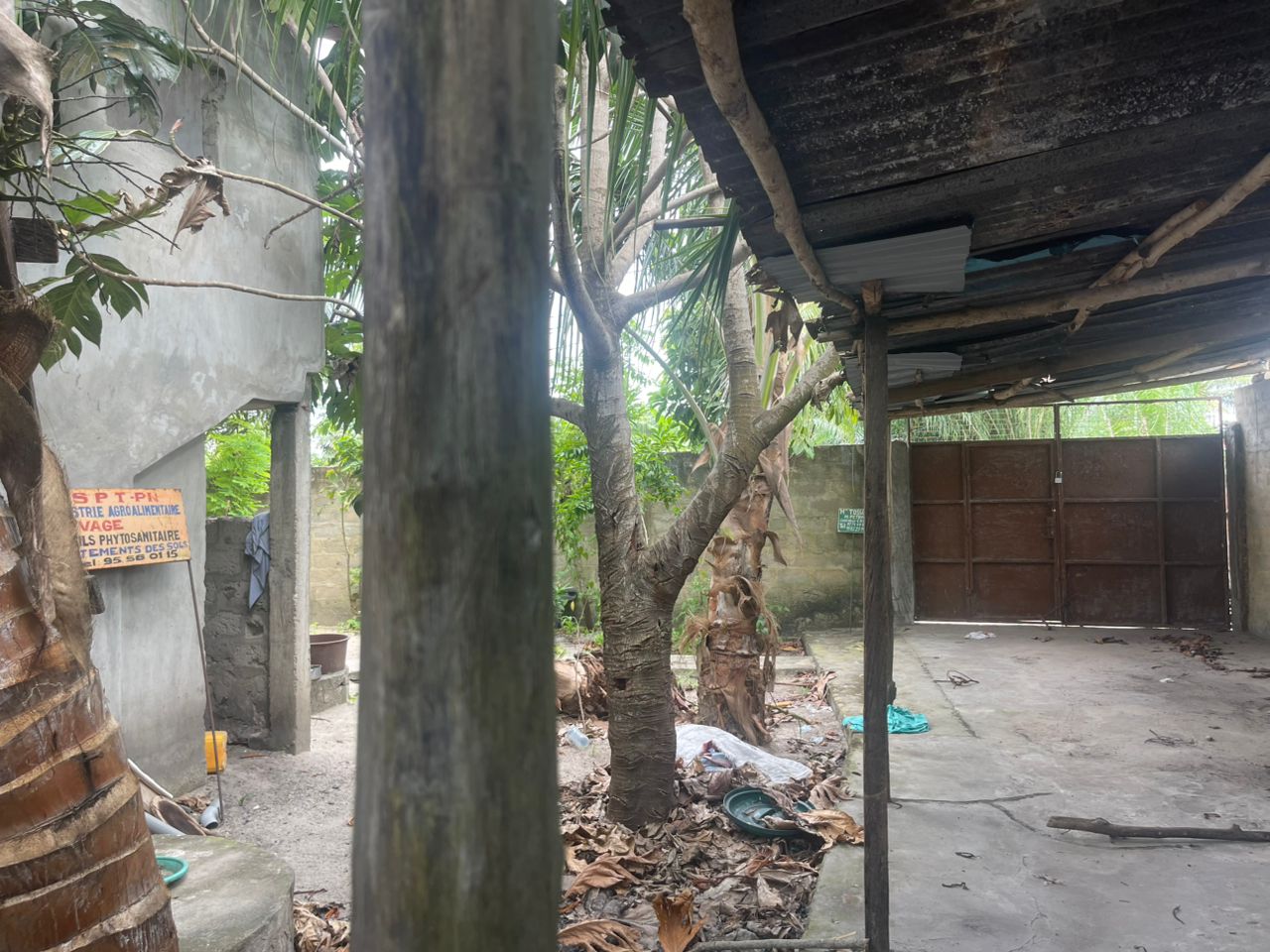 Villa personnel de chambres sanitaires et un studio à l'étage.