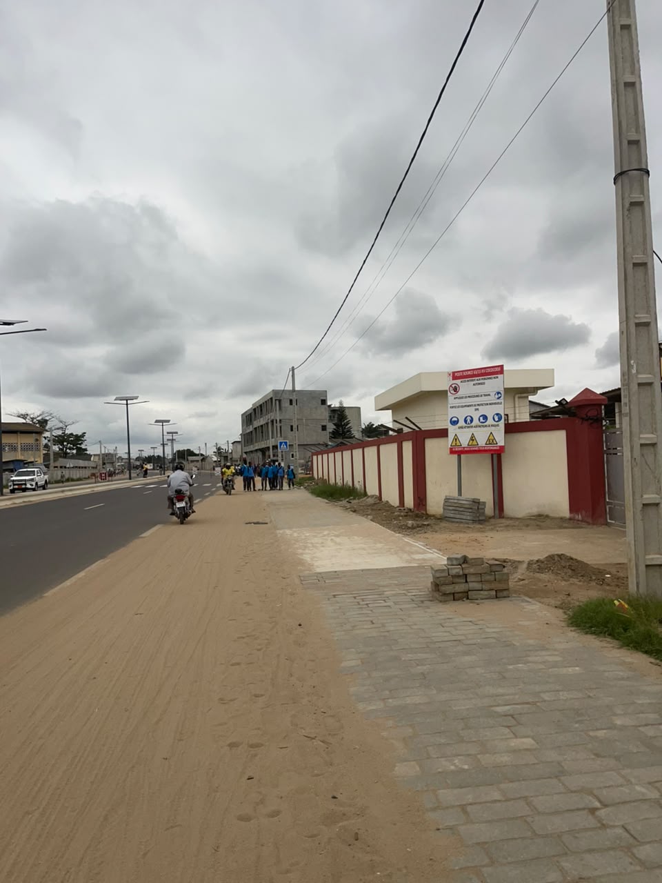 🏝️ ADOUNKO CENTRE : VENTE DE QUATRE 04  PARCELLES COLLÉS 